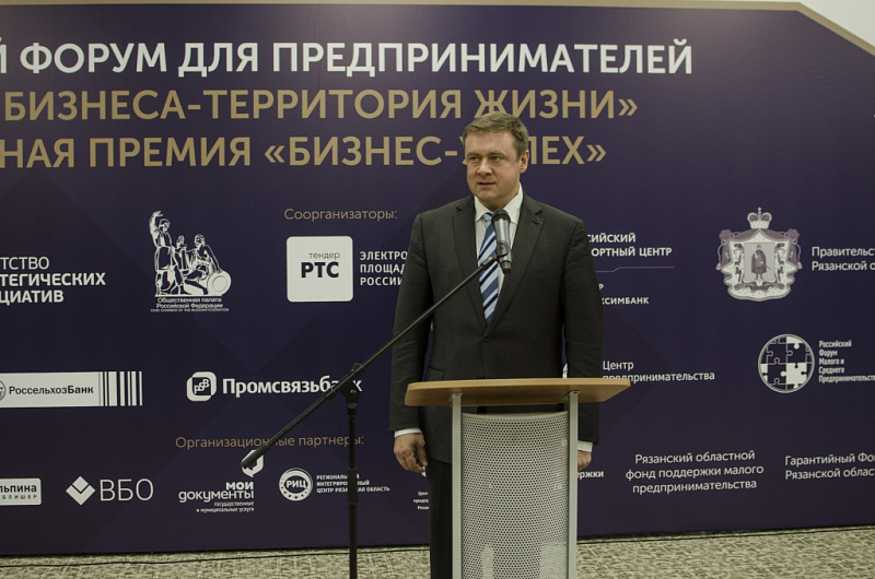 губернатор Любимов.jpg